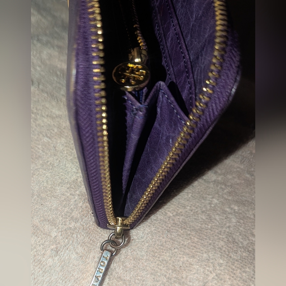 Tory Burch Purple Leather Wallet with Gold Logo - Picture 7 of 9